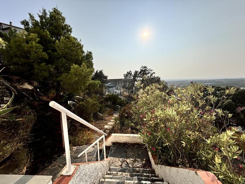 Foto c42aa5b1-c16e-46e7-8397-8d66c3421f49. Chalet casa reformada con magníficas vistas en plena naturaleza un lugar único para vivir! en Roses