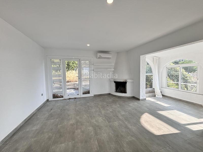Foto d64a4ccc-12ad-43d5-b317-ed8c0d97a835. Chalet casa reformada con magníficas vistas en plena naturaleza un lugar único para vivir! en Roses