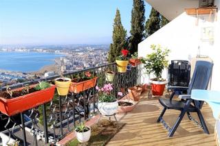 Xalet  Carrer pau vila. Casa con vistas al mar con un apartamento independiente