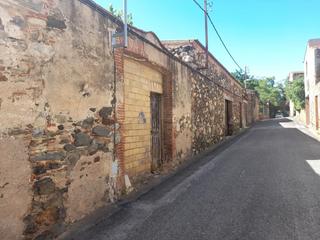 Finca rústica a Carrer rimbau 11. Fantástico terreno urbano en el centro de garriguella.