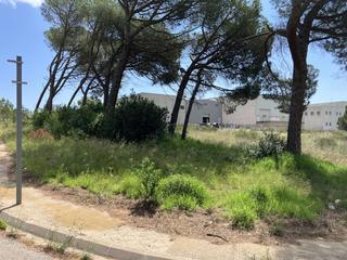 Terreny residencial  Carrer dels boters. P10 fantastica parcela industrial en lescala