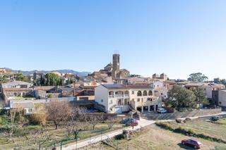 Xalet a Garriguella. Amplia casa unifamiliar en garriguella espacio, comodidad y enca