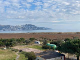 Pis  Camino disseminat. Piso con impresionantes vistas despejadas al mar y aiguamolls