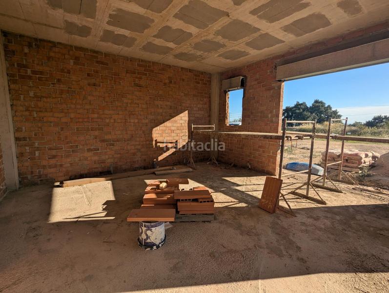 Foto b272643d-e4c6-4ad5-bee0-fd9a921ca99f. Chalet  obra nueva en palau savardera en Palau-saverdera