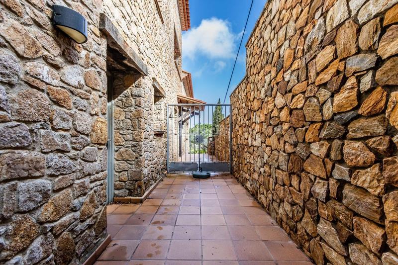 Foto b13c8172-496c-48db-8a4c-db937e23df9e. Chalet en carretera carretera de la platja del racó 55 exclusiva villa en sa riera, , con vistas panorámicas a las illes medes en Begur