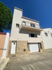 Xalet a Torroella de Montgrí. Casa de 3 plantas lista para entrar a vivir