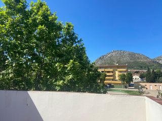 Chalet in Torroella de Montgrí. Casa de 3 plantas lista para entrar a vivir