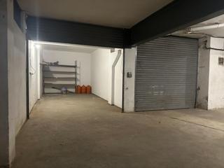 Autoparkplatz  De cristofor colom. Garaje cerrado de 29 m en el corazón de roses  a solo 5 minutos