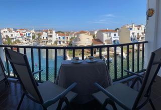 Pis  Sector port empuries. Apartamento con terraza y vista al canal  inversión ideal en emp