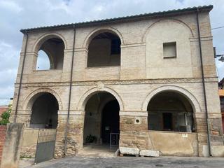 Xalet  Carrer carrer dalt. Descubre el potencial de esta gran casa familiar en pontós