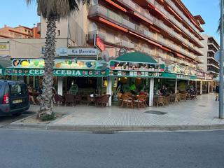 Business premise  Avenida de la gola de l'estany. Local comercial con gran terraza en primera línea de playa  sant