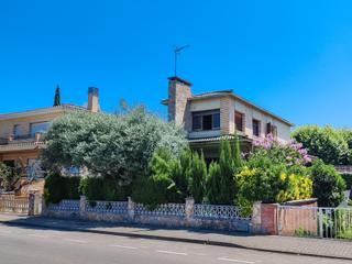 Chalet à Sardana 54. Oportunidad única en banyoles casa para reformar frente al lago