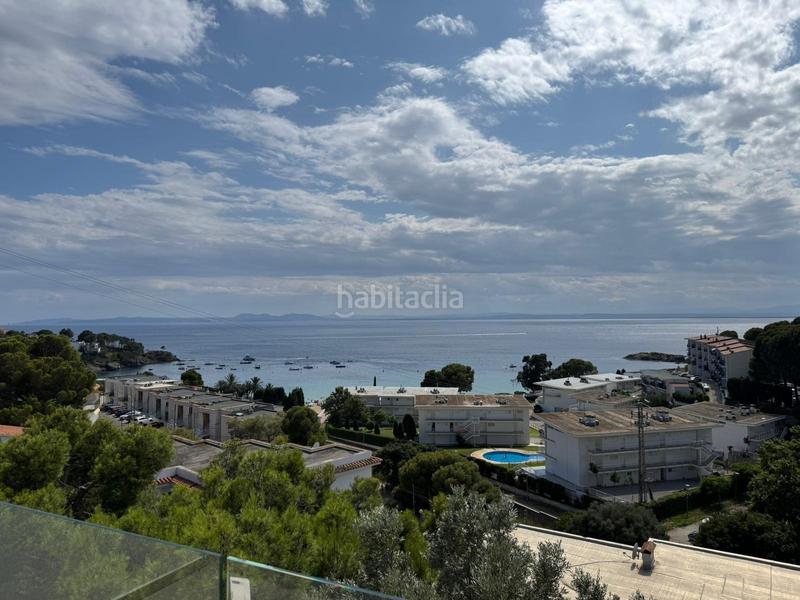 Foto 522c3776-fc43-41ea-8ff5-dabdad9fbfa4. Dúplex  de ensueño con vistas al mar en la playa de lalmadrava en Roses