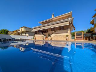 Xalet  Sardana. Exclusiva casa de lujo frente al lago de banyoles con piscina y