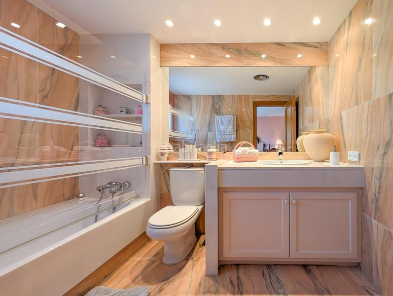 Foto 11236ab9-4186-4750-a662-bda1ac82a06b. Xalet amb calefacció aparcament piscina a Banyoles