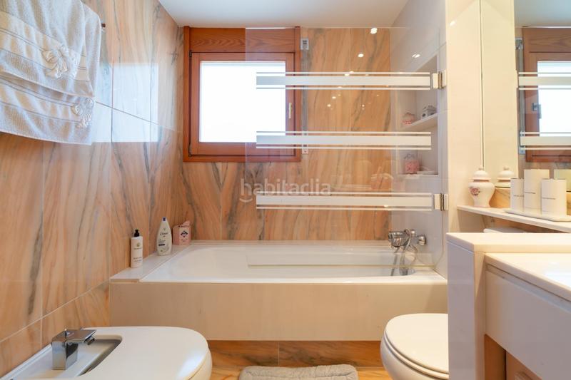 Foto 1884628c-fd23-4bff-92ee-618b96059c95. Xalet amb calefacció aparcament piscina a Banyoles