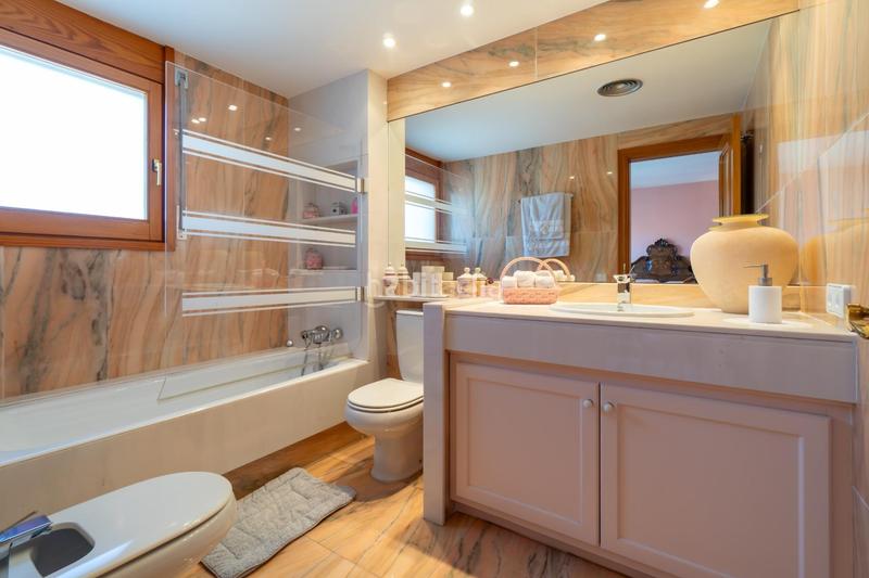 Foto 1d8192e0-4377-41fa-b3c6-fbf64a0513fe. Xalet amb calefacció aparcament piscina a Banyoles