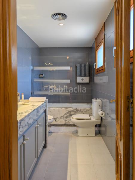 Foto 70b0b175-0bb9-46ee-8be4-04d354f1d585. Xalet amb calefacció aparcament piscina a Banyoles