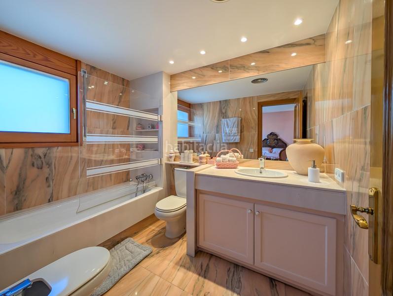 Foto 7ee69961-fc85-43c6-98a1-ce387178cf10. Xalet amb calefacció aparcament piscina a Banyoles