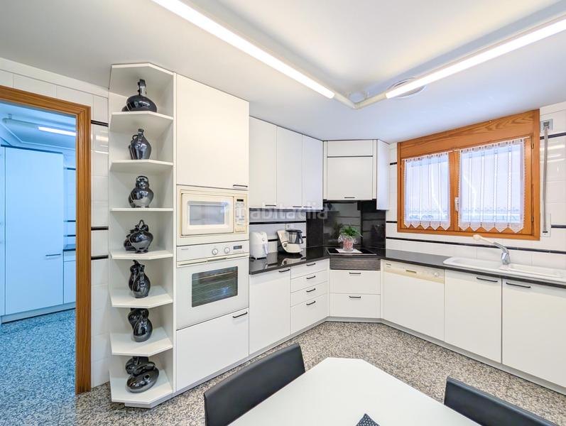 Foto 974d749d-fa21-4296-a7dd-b87cd13b35cc. Xalet amb calefacció aparcament piscina a Banyoles