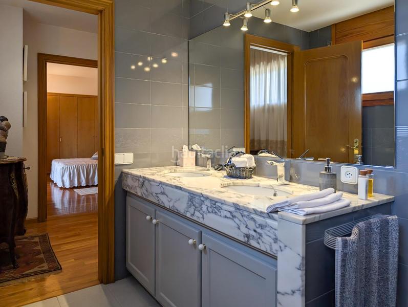 Foto b16f703f-f2c4-4ab7-88c4-829d354bf3ce. Xalet amb calefacció aparcament piscina a Banyoles