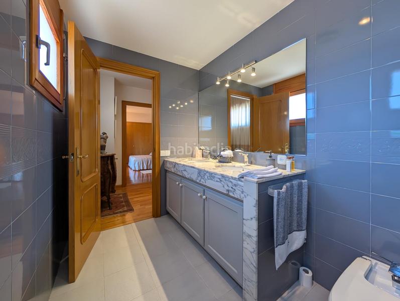 Foto d171334a-af75-41db-8a20-12e6818556ec. Xalet amb calefacció aparcament piscina a Banyoles