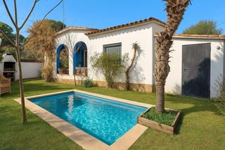 Chalet  St. pere pescador. Acogedor chalet esquinero con jardín y parking  posibilidad de p