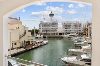 Xalet  Cavall de mar. Chalet adosado en empuriabrava con amarre privado, terraza y gar