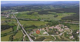 Terreny residencial  Calle de les eres. Parcela en venta en saus  802 m2 urbanizados