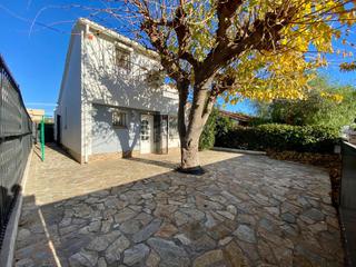 Xalet  De la cala trencada. Encantadora casa independiente de 3 habitaciones con jardín en s