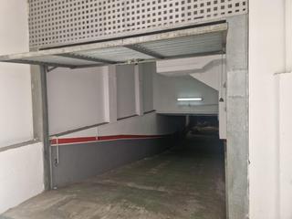 Autoparkplatz  Carrer de joan maragall. Plaza de garaje en el centro de roses