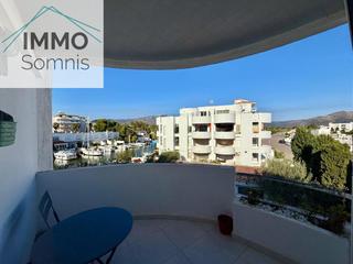 Appartamento  De la cala fonda. Apartamento reformado con amarre y vistas al canal en santa marg