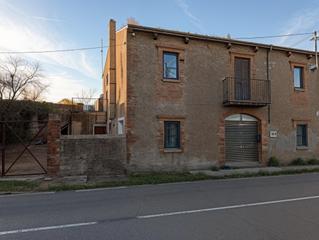 Chalet  Figueres. Casa de piedra con gran potencial, lista para restaurar  a solo