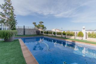 Chalet  Calle girona. Residencia exclusiva con piscina privada en pals