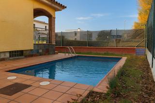 Chalet  Calle salvia. Excepcional casa con piscina privada y licencia turística  a sol