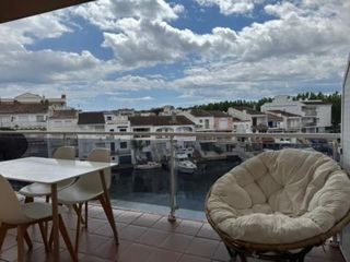 Etagenwohnung  Calle port banyuls. Apartamento soleado con vistas al canal en empuriabrava