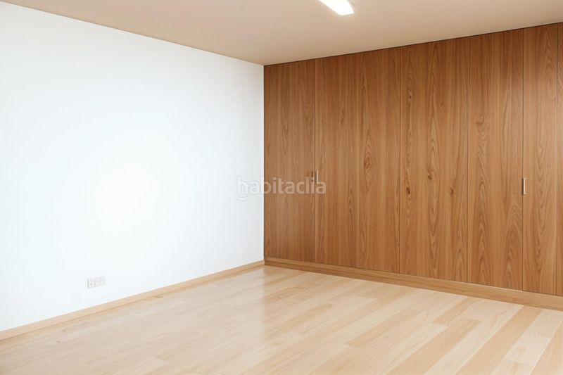 Foto 63c72240-d3fc-48d3-a1f1-c6274e00ada1. Local comercial a Centre Figueres