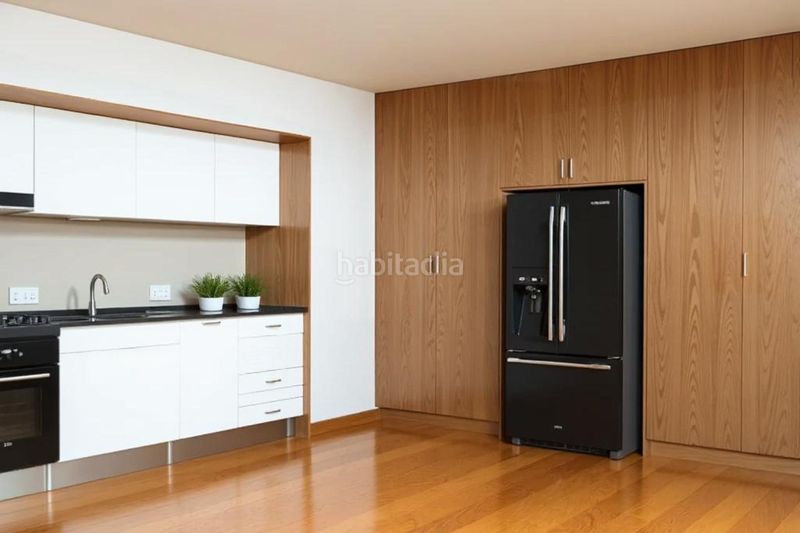 Foto e18ab572-7b1d-41d3-90cf-d172e07498e4. Local comercial a Centre Figueres
