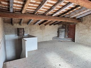 Chalet in Lladó. Casa para reformar