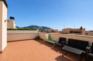 Duplex  De tirso de molina. Ático dúplex en el centro de roses.