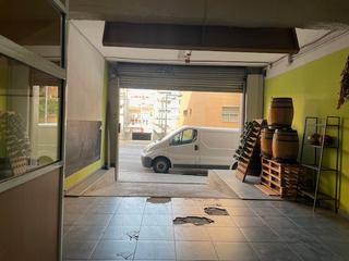 Local Comercial  Carrer de saragossa. Local de grandes dimensiones comercial y almacen