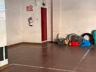 Aparcament cotxe a Carrer del doctor robert 185. Plaza de parking ideal motos, bicicletas