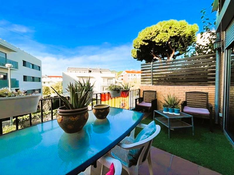 Foto 8b398120-c919-4cab-ae37-70473f538bec. Reihenhaus mit parking pool in Tiana