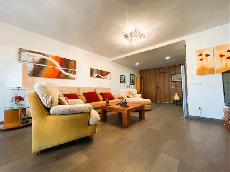 Foto f792f47f-981f-4ae3-bf57-42cde722c245. Reihenhaus mit parking pool in Tiana