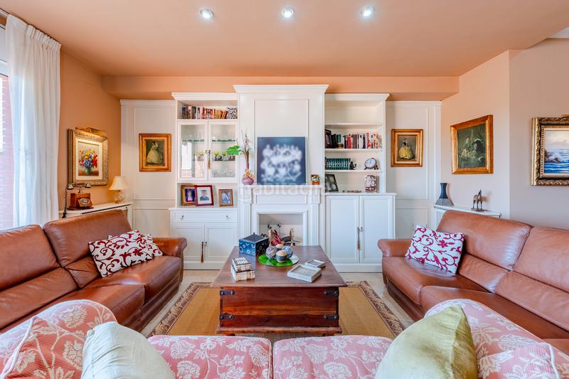 Foto 122d133f-3ed5-43f5-a0bd-985025ace4c4. Haus mit heizung parking in Tiana