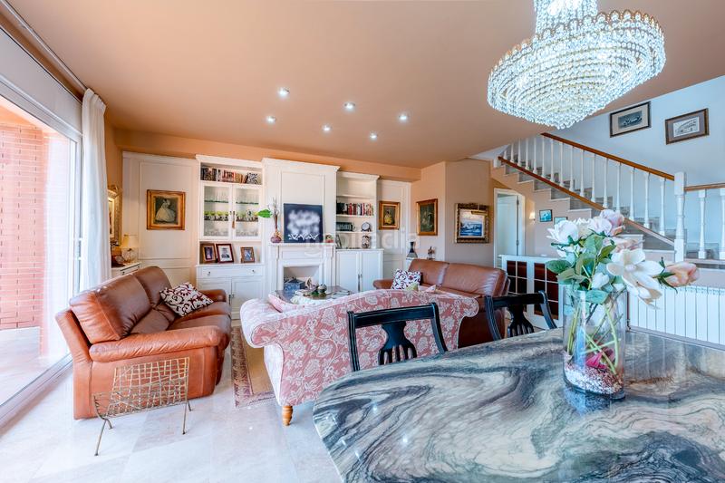 Foto 6d88ef08-b290-49ee-a566-2d2a205daa81. Haus mit heizung parking in Tiana