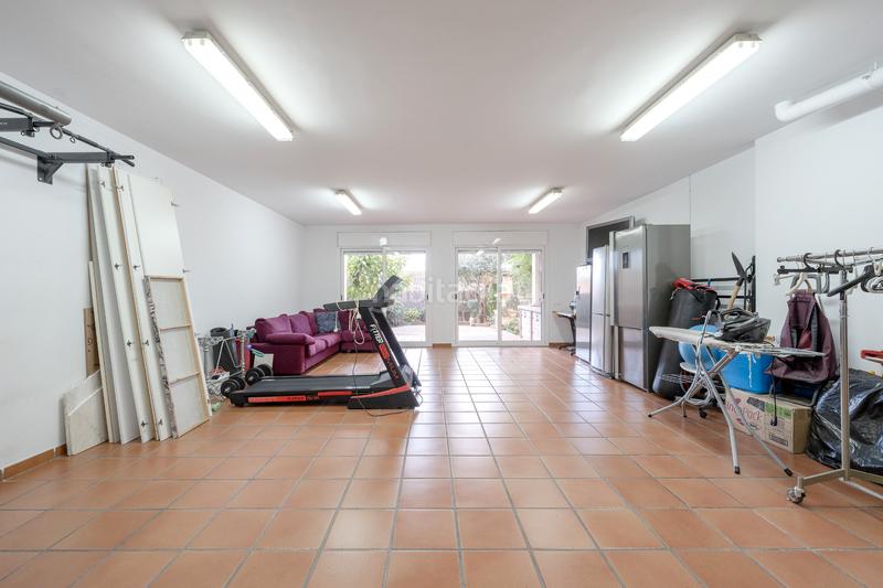 Foto 87a4f23a-9044-4b4b-8373-13cf6debdb83. Haus mit heizung parking in Tiana