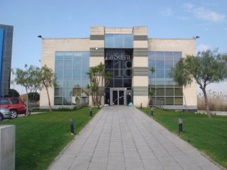 Lloguer Local Comercial a Carrer de la selva 18. Poligono de negocios mas blau i