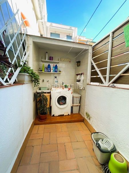 Foto 944ec8da-605b-456e-8bfa-53b019749ef6. Casa adossada amb xemeneia calefacció a Bufalà Badalona