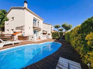 Casa  Avinguda amor. Casa a 4 vientos con piscina privada